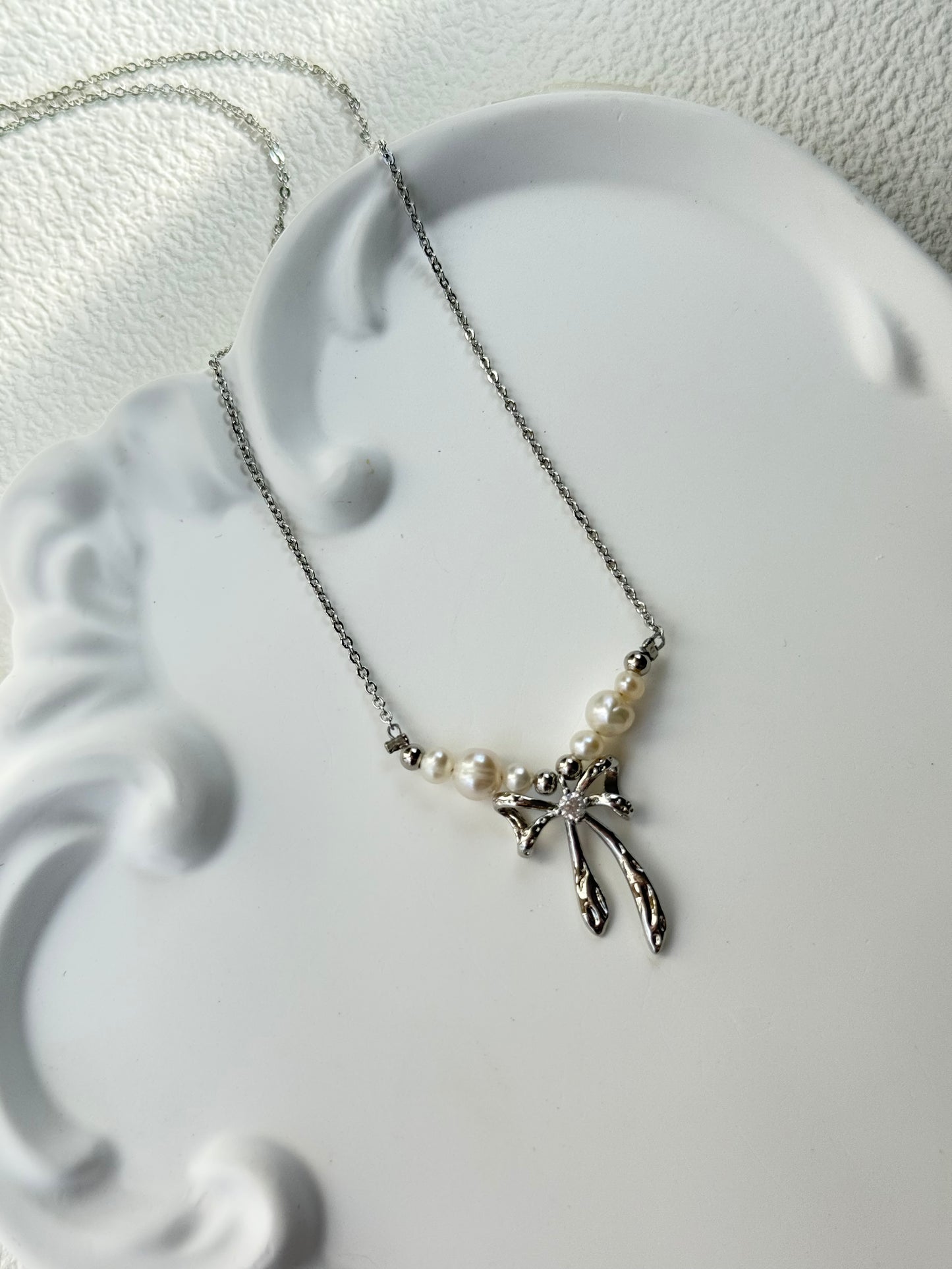 Pearl Whisper Bow Set