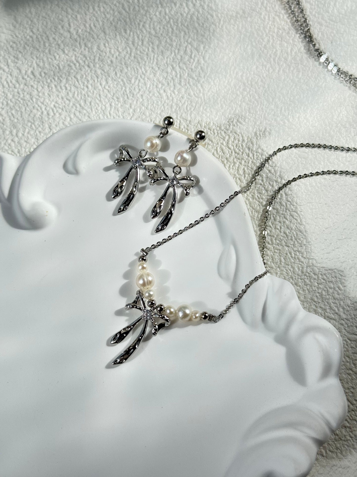 Pearl Whisper Bow Set