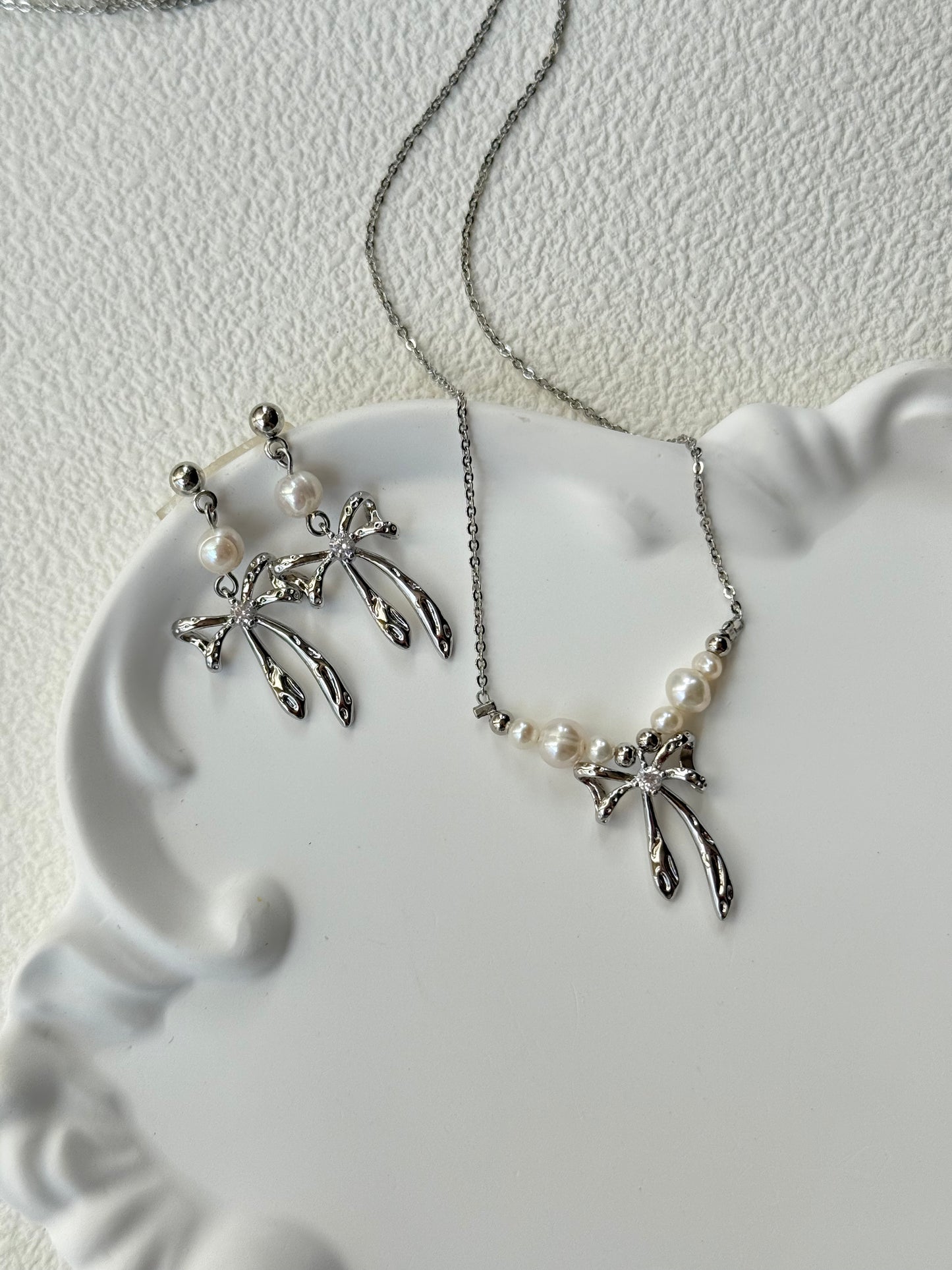 Pearl Whisper Bow Set