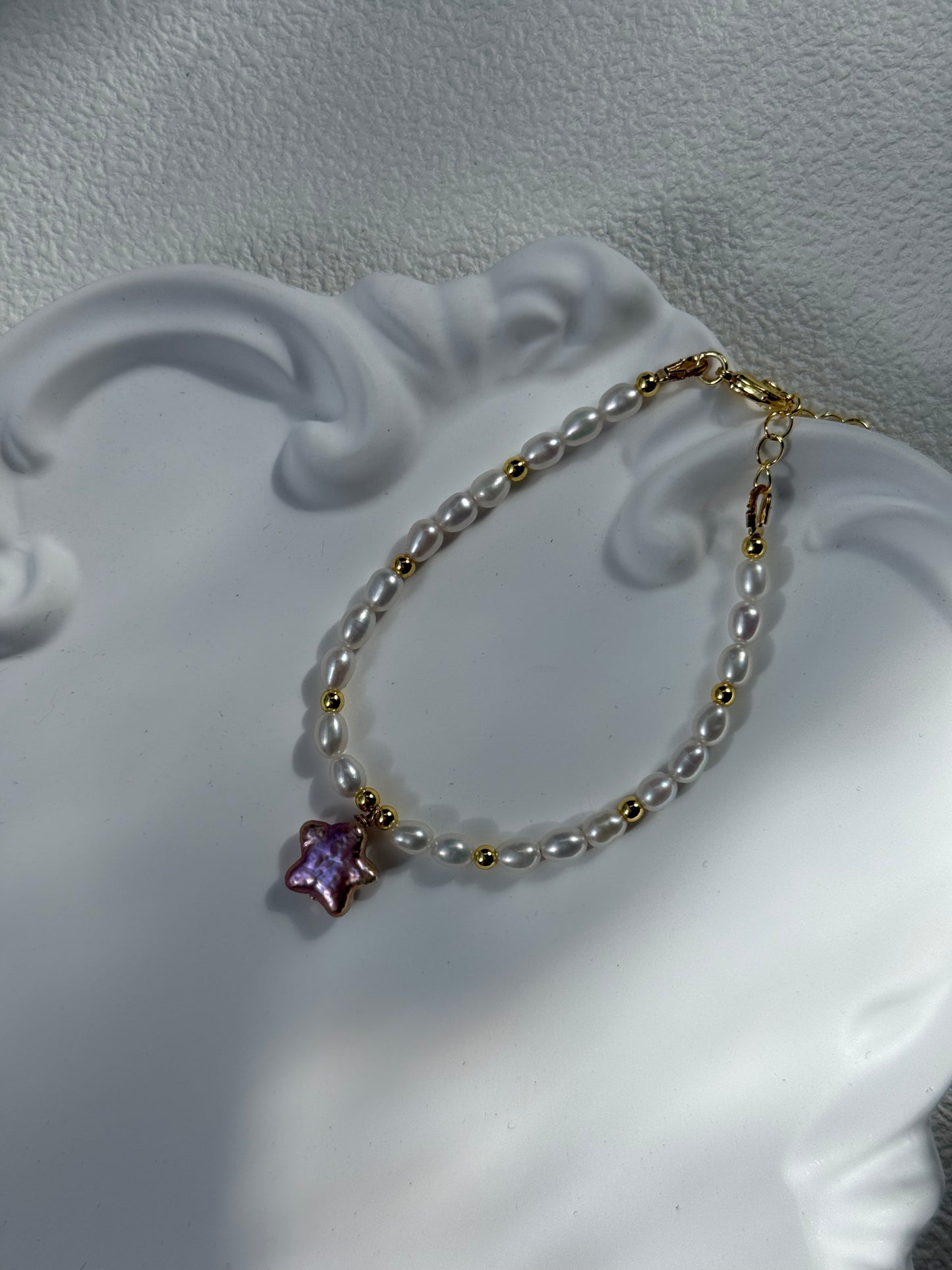 White Rice Pearl Bracelet with Purple Star Baroque Pendant