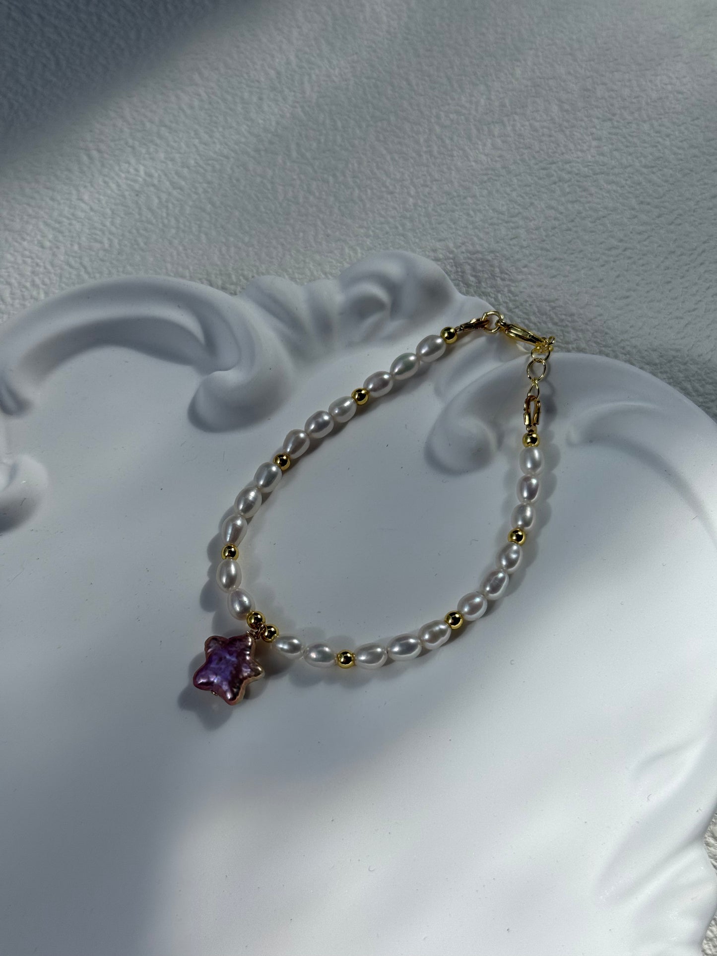 White Rice Pearl Bracelet with Purple Star Baroque Pendant