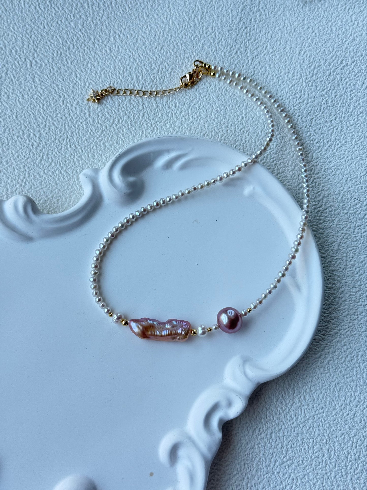 Rosé Glow Choker