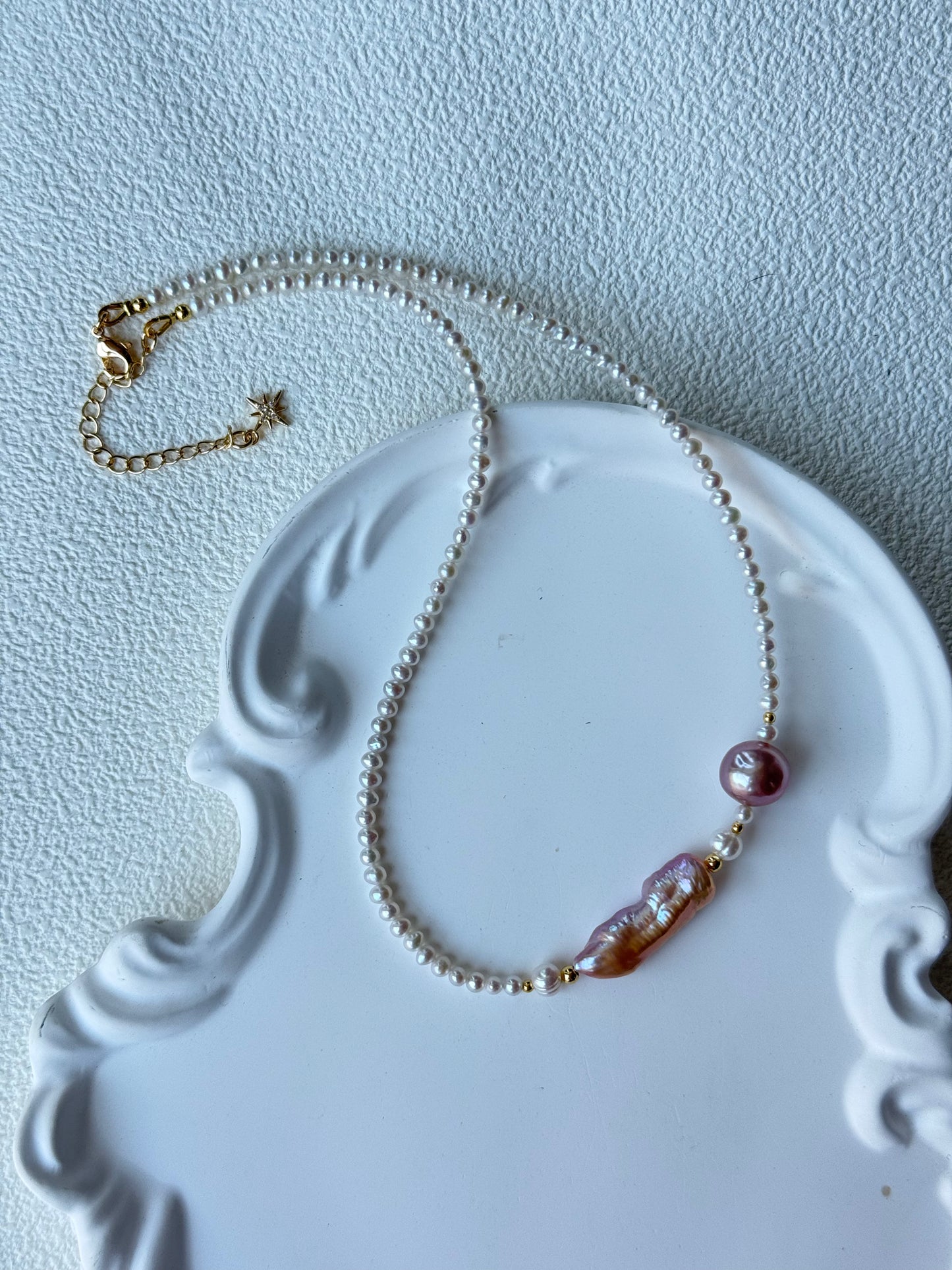 Rosé Glow Choker