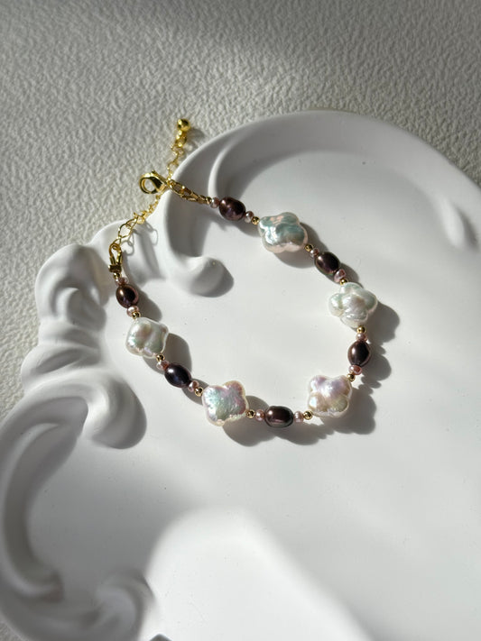 Clover Baroque Pearl Sweet Bracelet